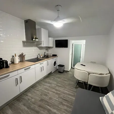 Apartment Candela *